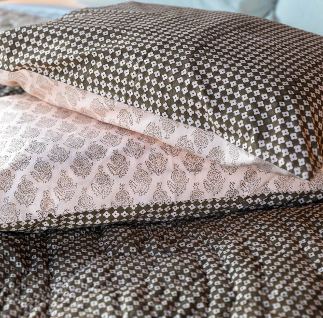 Spot Clover Quilt | King