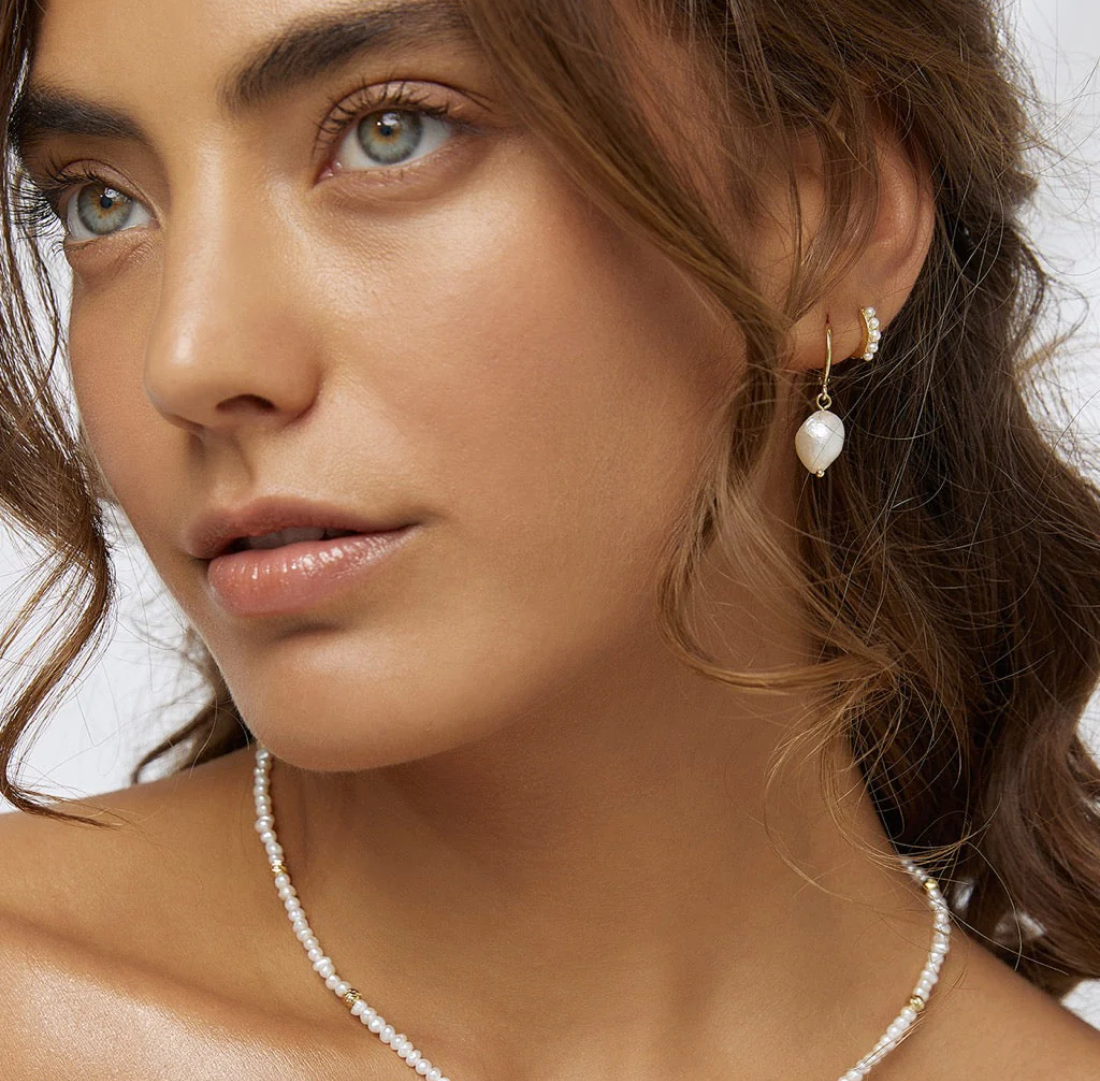 Presley Pearl Huggie