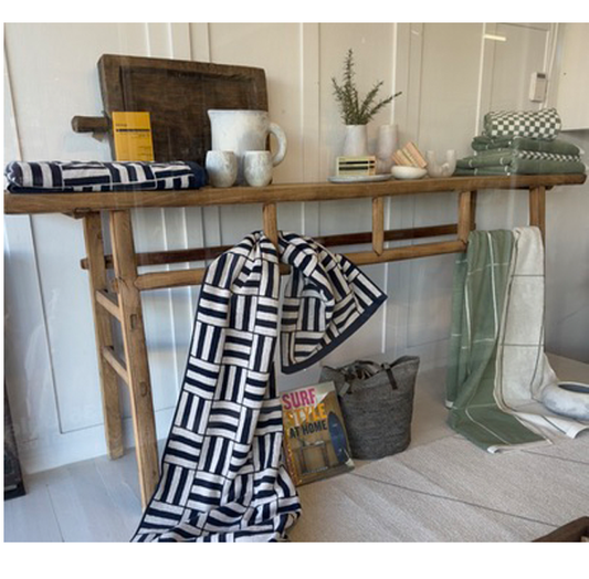 Console | 209 x 39 x 87 cm